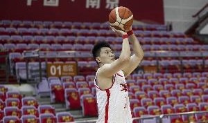雷蒙30岁首次出战国际大赛正赛！媒体人：大雷子靠双手打出一片天