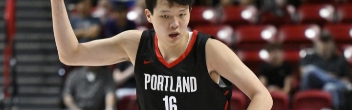 美媒盛赞杨瀚森：“中国约基奇”！首秀23分钟拿下10分5助4板3帽